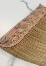 Load image into Gallery viewer, Clip-In Extension Halo R Honey Wavy (Collection Line)