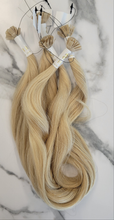 Load image into Gallery viewer, Keratin Tips Vanilla Blend Wavy (Collection Line)