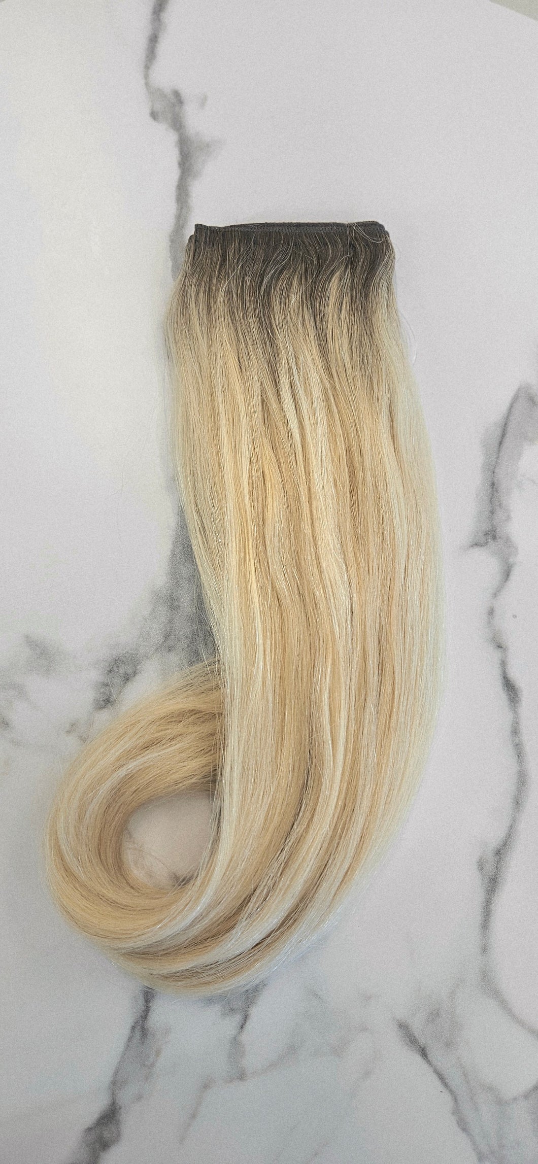 Weft-InvisiTape Rooted Blonde Wavy 70g 20