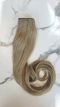 Load image into Gallery viewer, Clip-In Extension - Honey Soft Wavy (Collection Line)
