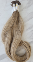 Load image into Gallery viewer, Keratin Tips - Light Rooted Honey Soft Wavy (Collection Line)
